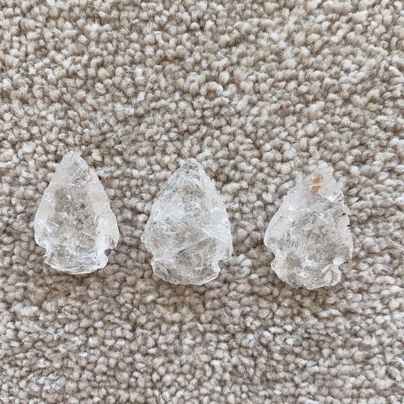Clear Quartz Arrow Heads - Picture 2 of 5